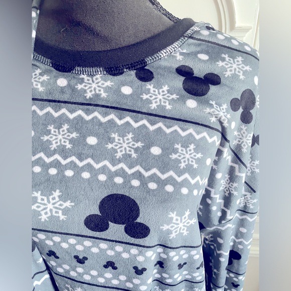 Disney Mickey Mouse & Snowflakes Fleece Pajamas Set. Sz L - Picture 2 of 3